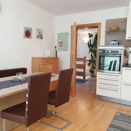 Zum Glueck Apartman *